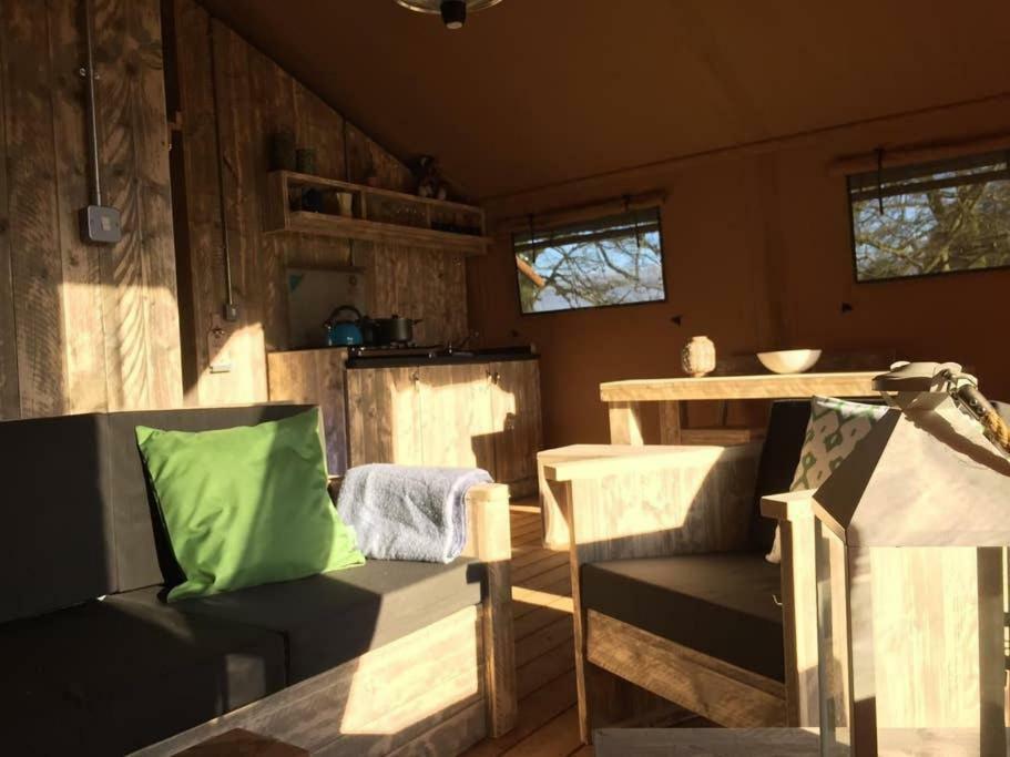 Lapwing Safari Tent 첼튼엄 외부 사진